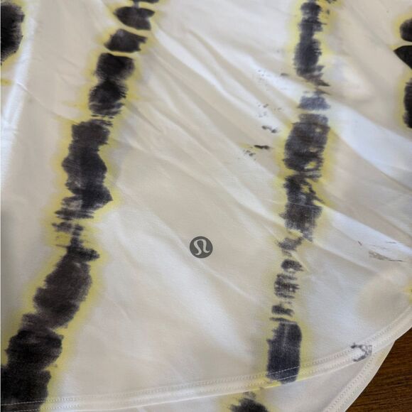 Lululemon NWOT White Tie-Dye Court Crush Dress w/built-in bra & shorts - Size 6 - Picture 3 of 11